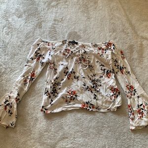 Off shoulder flare sleeve shirt